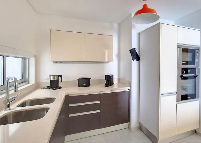 Daire Southern Skies